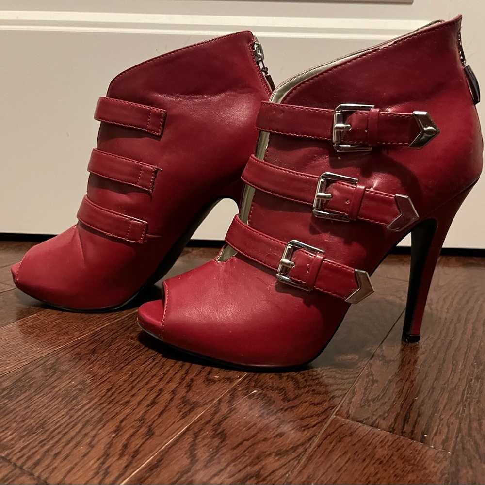 Guess peep toe Booties. size 8